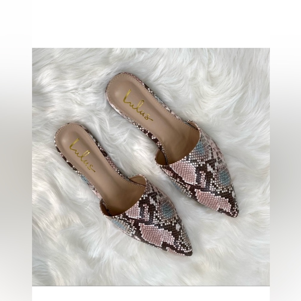 NIB Lulu's Size 8 Pointed Toe Snakeskin
Flats Pink & Blue
